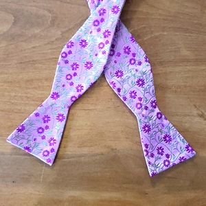 Countess Mara 100% silk bow tie. Colors(pink,   green)
